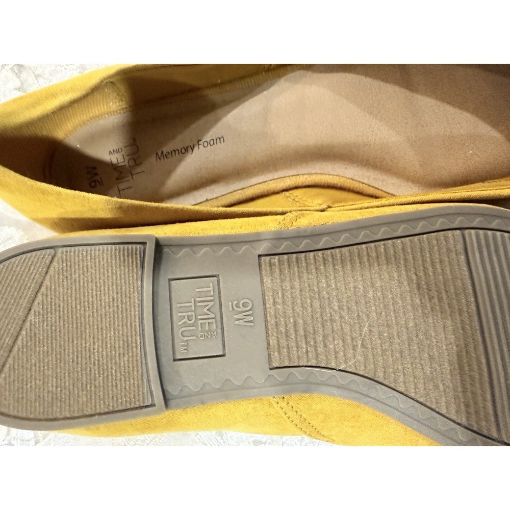 Time and Tru Yellow Pointed Toe Memory Foam Slip-On Flats Leather 9W - Picture 5 of 5